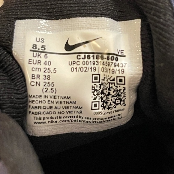 Women’s Nike Quest Running Shoes - Picture 4 of 5